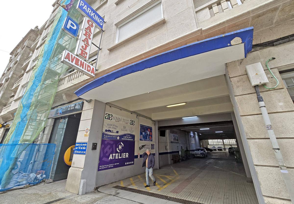 Vigo (C.Urzáiz). Parking "Garaje Avenida" en la zona peatonal del Calvario, uno de los más antiguos y primeros con servicio de lavado en su interior