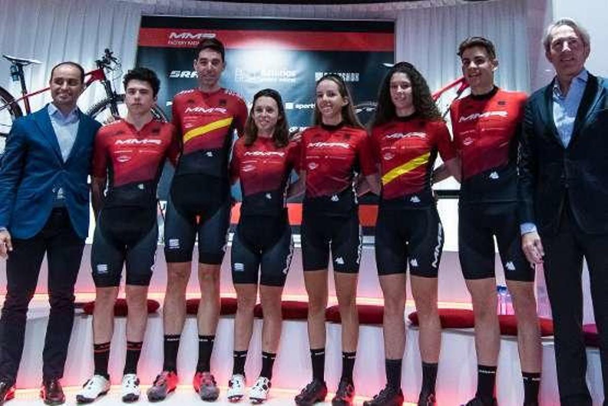 Los componentes del equipo MMR Factory Racing.