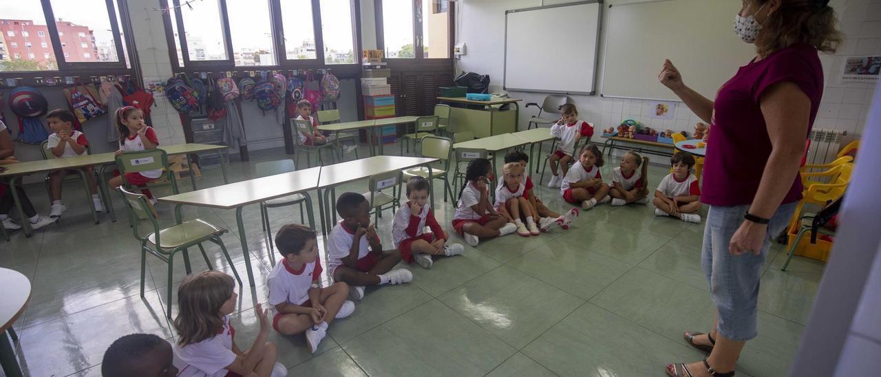 Niños en su primer día de clase