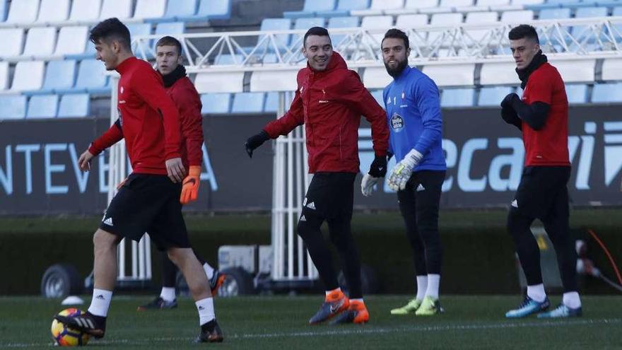 Radoja, Rubén Blanco, Aspas, Sergio Álvarez y Robert Mazan, ayer en Balaídos. // Ricardo Grobas