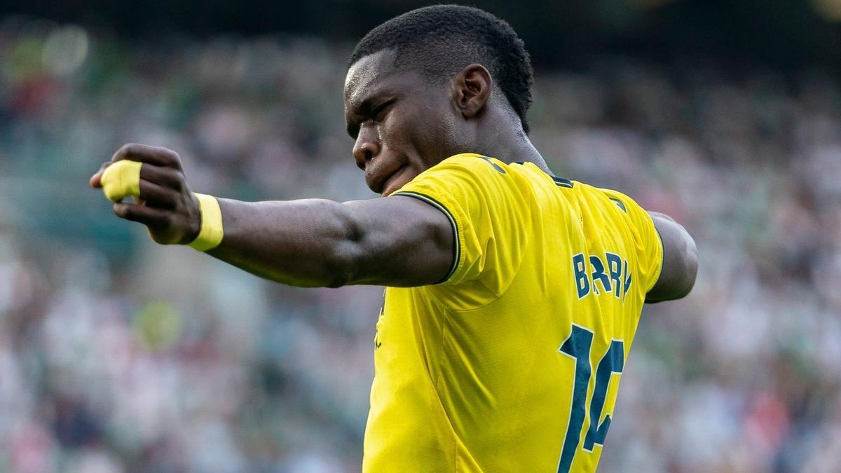 Thierno Barry ha hecho famosa su celebración como arquero lanzando una flecha cuando marca.