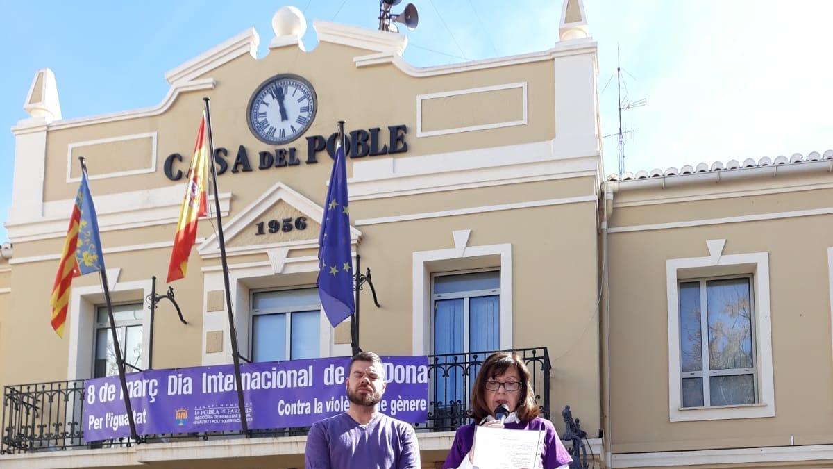 El alclade en un acto por vel 8-.M en La Pobla de Farnals.