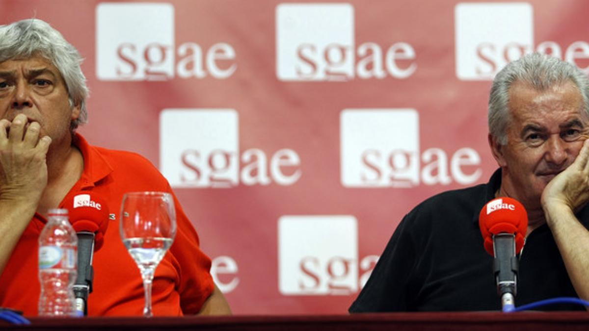 Caco Senante (izquierda) y Víctor Manuel, en la rueda de prensa de la SGAE.