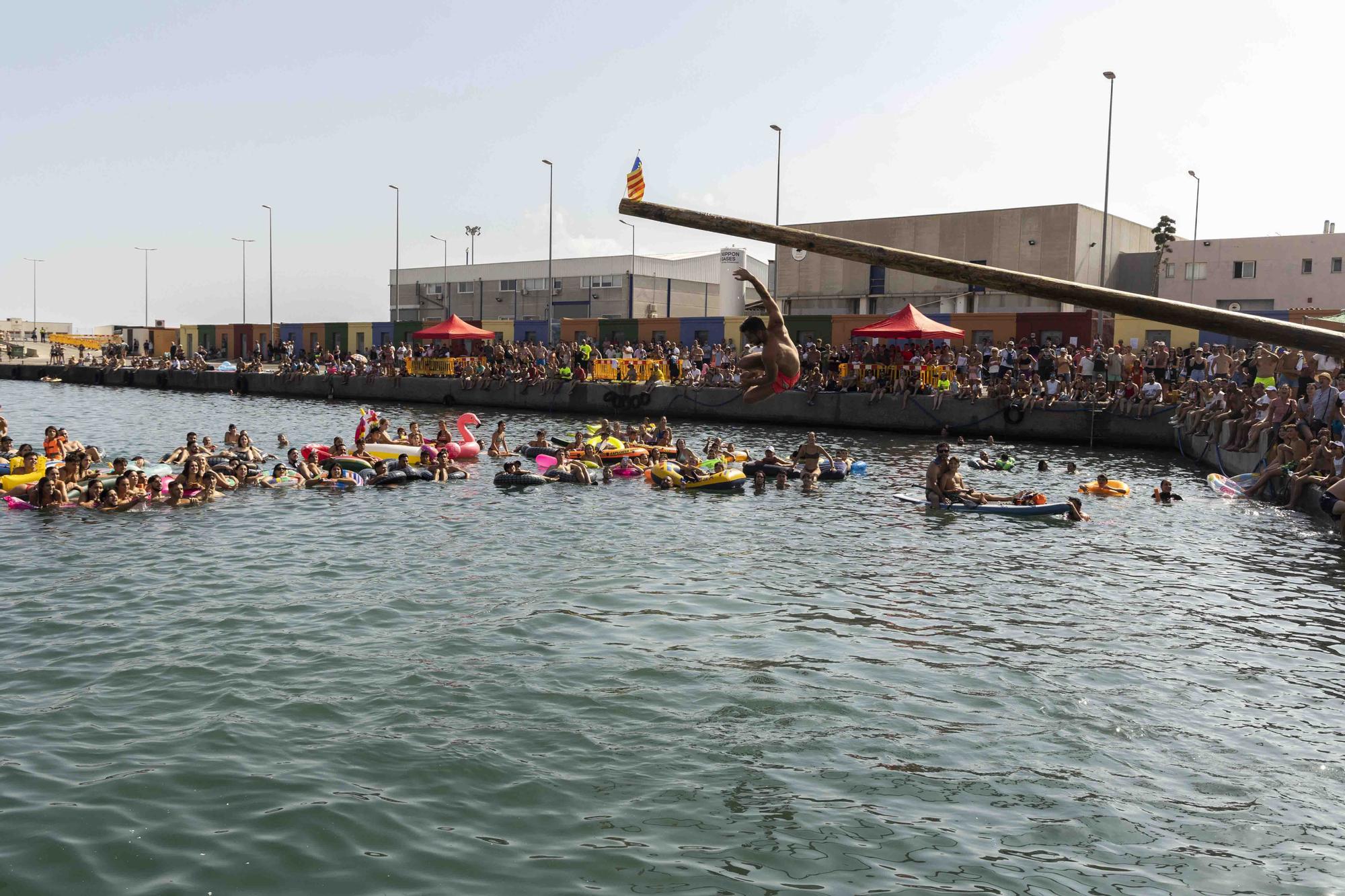 Las cucañas de Port de Sagunt: el palo engrasado