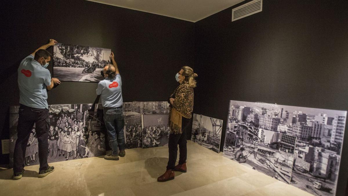 Un momento del montaje de la exposición en la Fundación Mediterráneo de Alicante. | PILAR CORTÉS