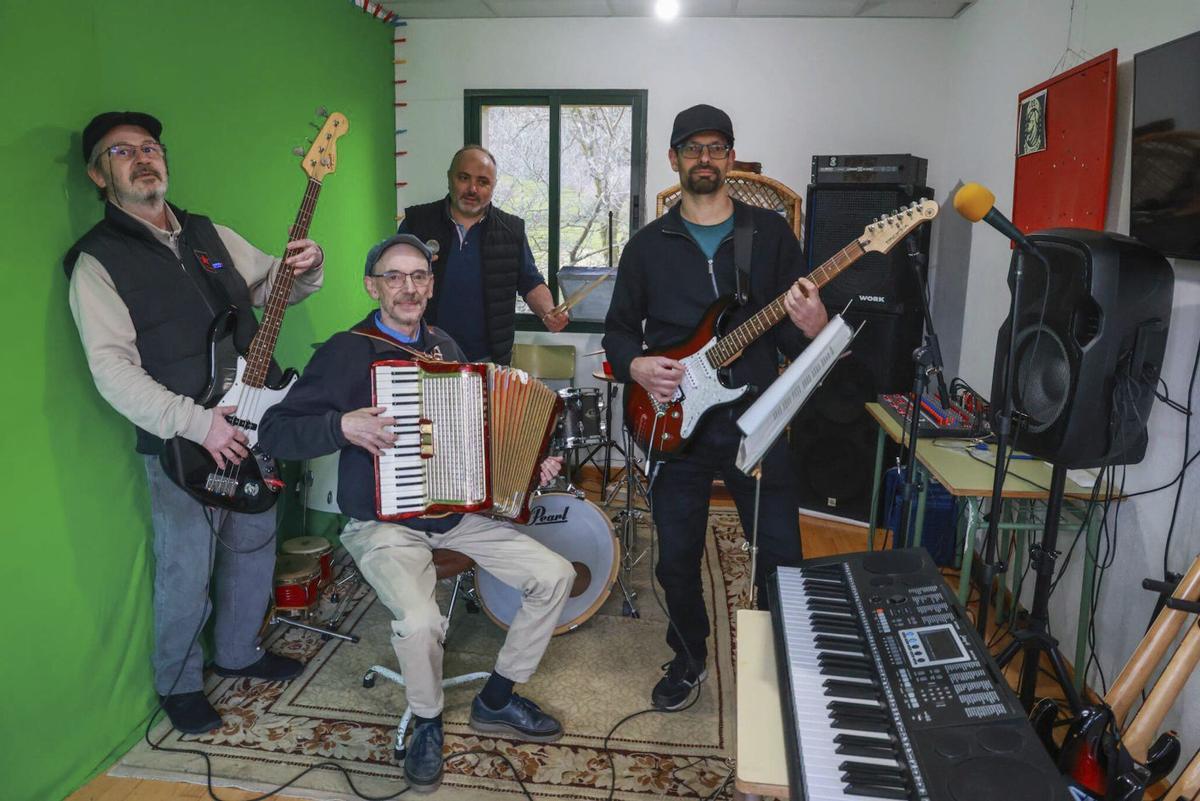 Ensayo del grupo musical nacido en Cuntis hace ya seis primaveras.