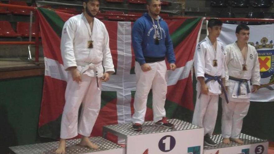 Lucián Batan logra un oro y un bronce en Eibar