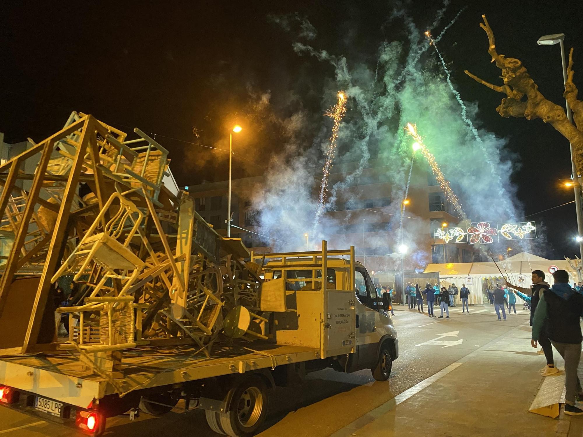 Las fotos de la 'plantà al tombe' del monumento de la falla 9 d'Octubre de Benicarló