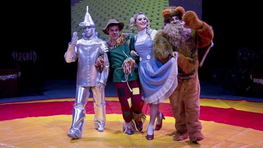 Algunos de los personajes de ´El mágico mundo de Oz´ del Circo Alegría.