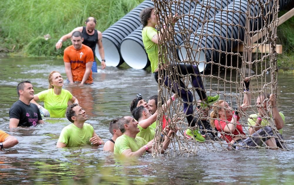 Más de 2.500 corredores se pusieron a prueba en la exigente carrera de obstáculos disputada en Pontevedra