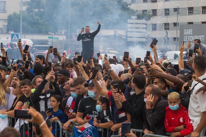 Messi se va de Barcelona y aterriza en París