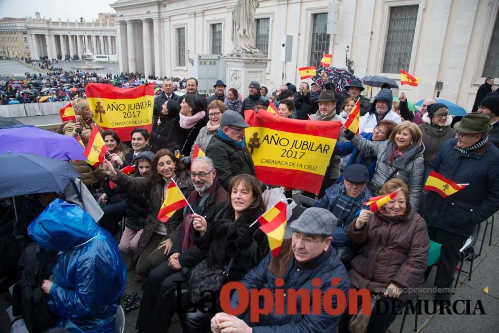 La cofradía de la Vera Cruz entrega el óbolo del J