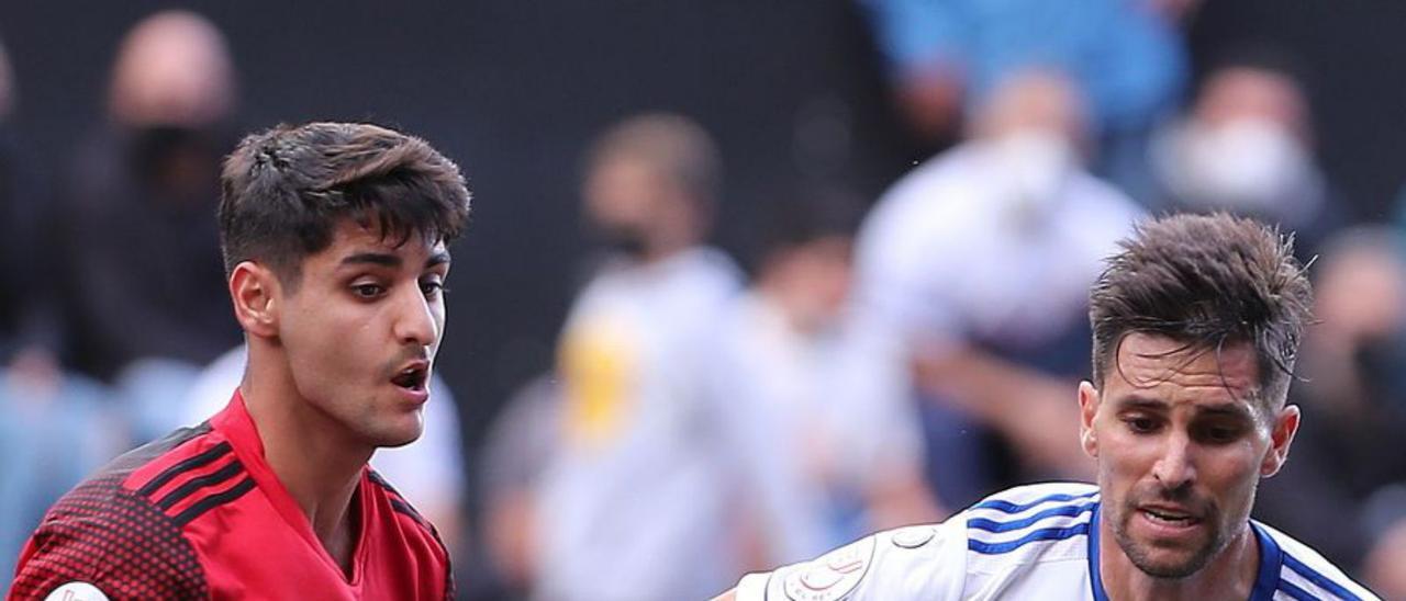 Fran Acosta y Adrián, en el partido Mensajero-Zaragoza de Copa.