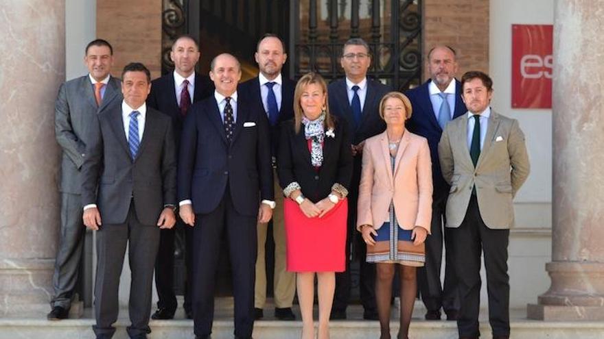 La foto de los patronos que componen la Fundación Esesa, en la sede de la escuela en Tabacalera.