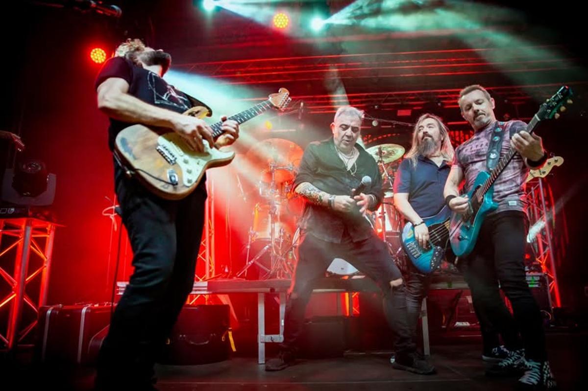 La banda aragonesa en plena actuación.