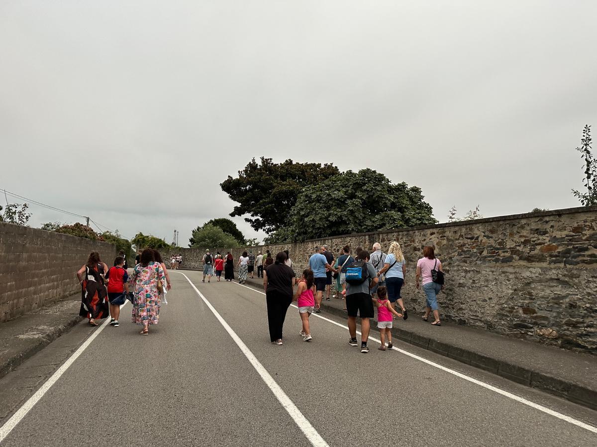 Luarca vive el eclipse con emoción y "esperanza" pese a las nubes Luarca vive el eclipse con emoción y "esperanza" pese a las nubes