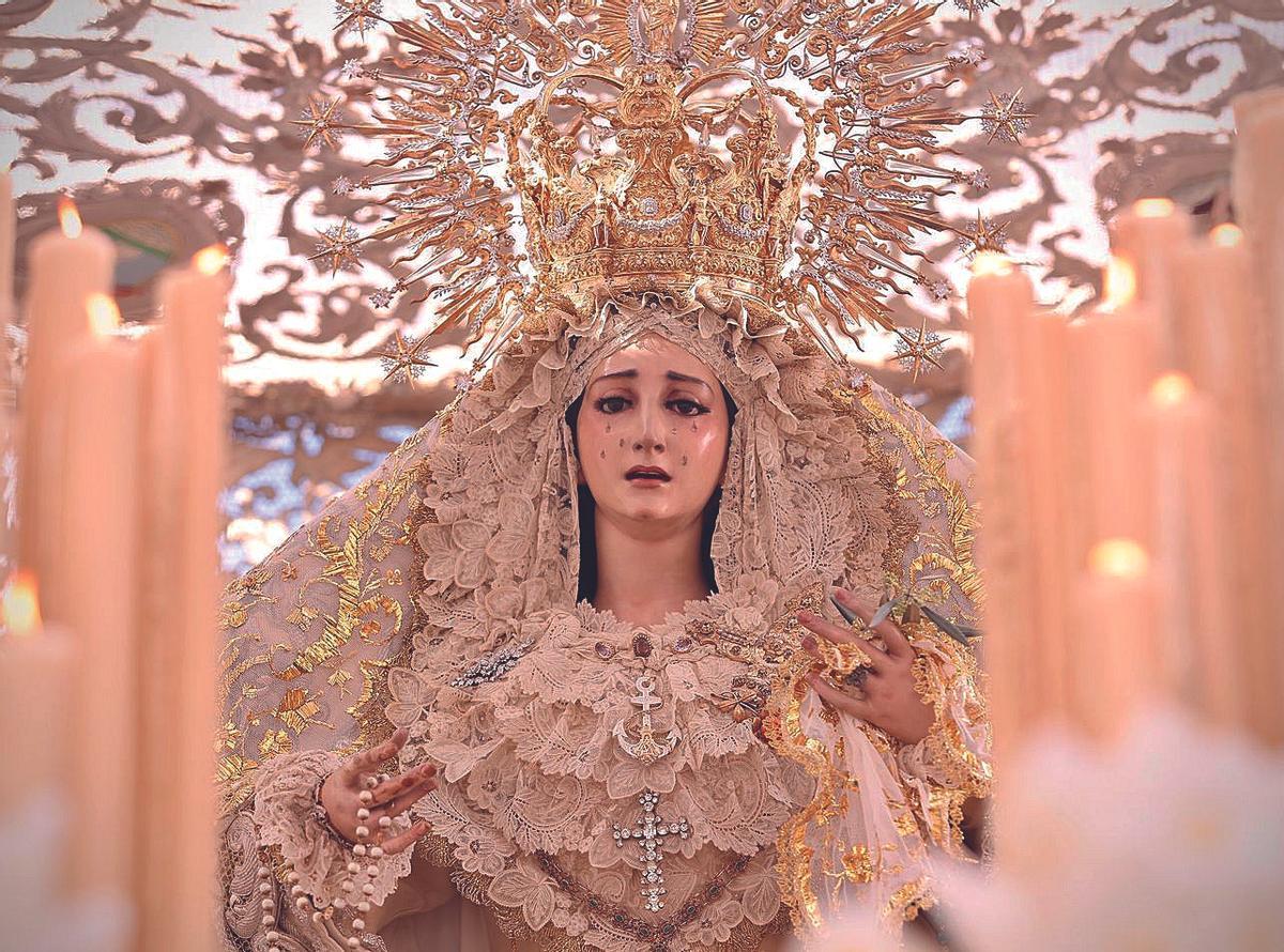 La marcha 'Paloma de Capuchinos' está dedicada a la Virgen de La Paz esculpida por Martínez Cerrillo.