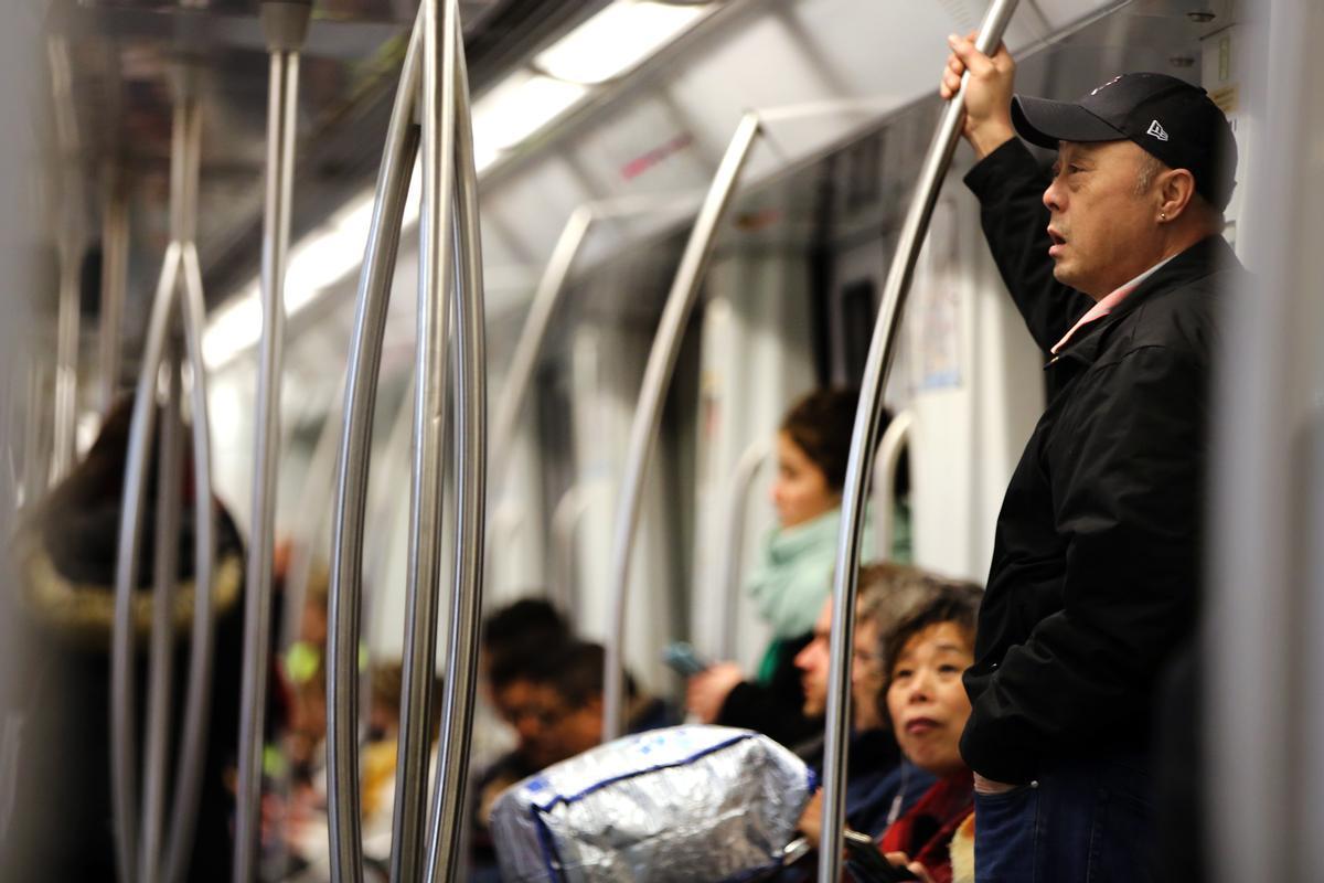 Último día de la mascarilla obligatoria en el transporte público