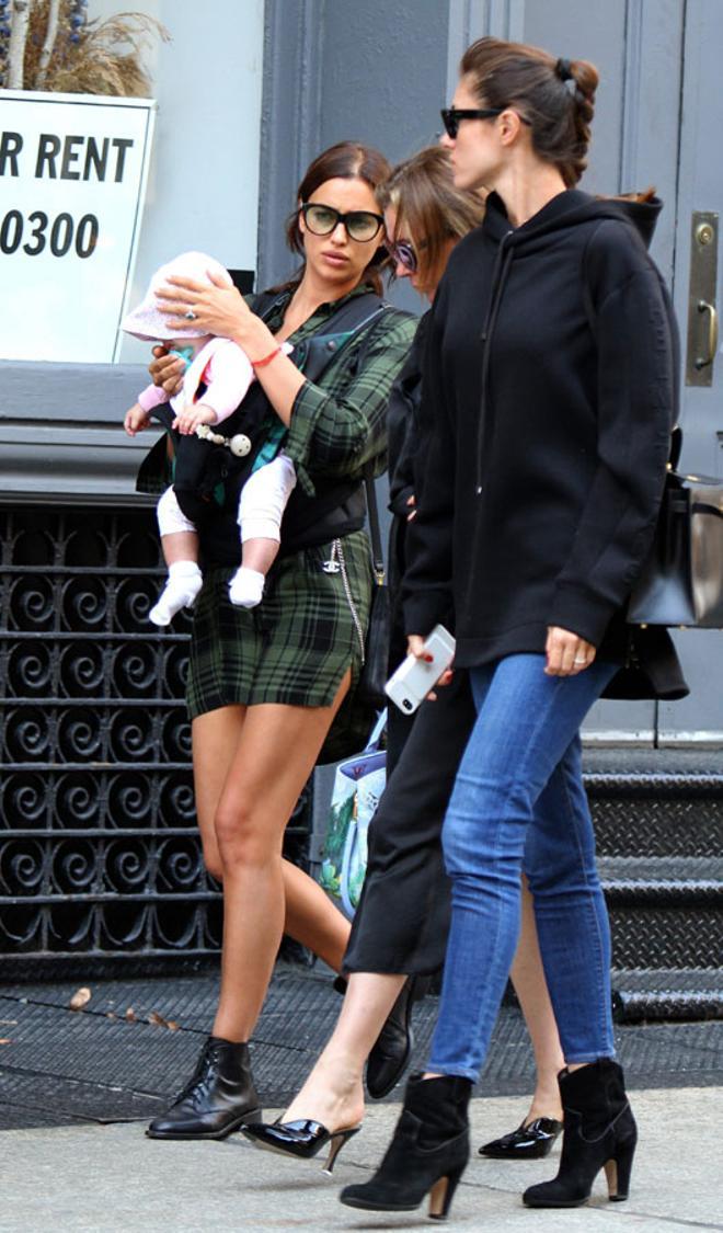 Irina Shayk junto a hija en Nueva York