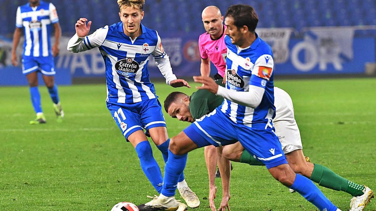 Galán y Borges, durante el partido contra el Racing de Ferrol disputado en Riazor. |  // VÍCTOR ECHAVE