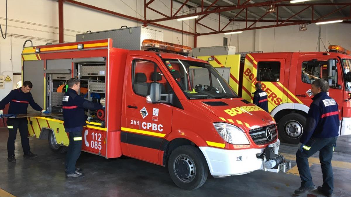 Herido tras volcar el camión que conducía y caer al barranco en Alfondeguilla