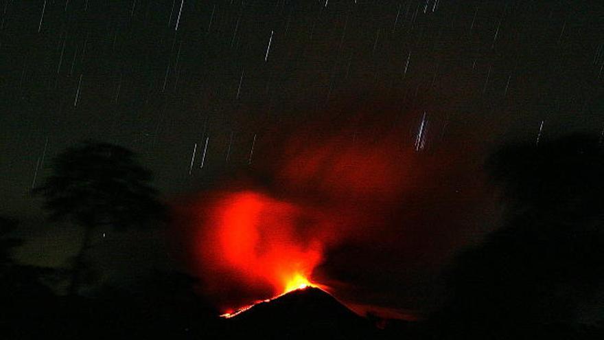 El volcán Reventador incrementó su actividad expulsando lava. La actividad del volcán, ubicado a unos 90 kilómetros al este de Quito (Ecuador), está caracterizada por explosiones de magnitud moderada.