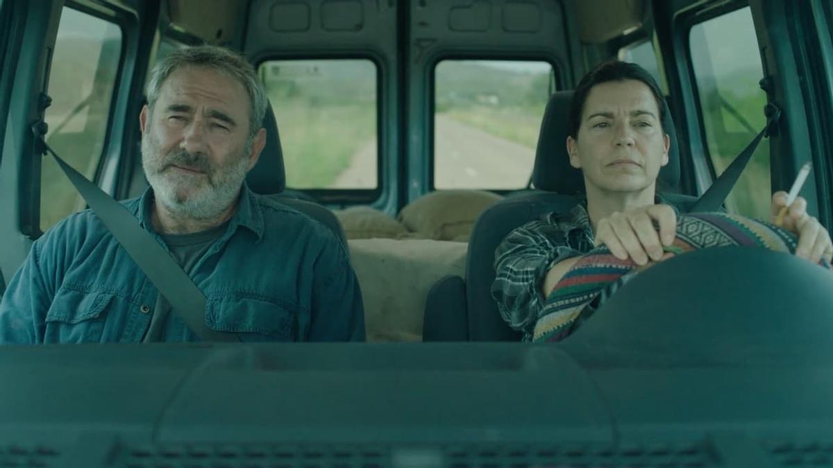 Sergi López y Laia Marull, en 'La tierra negra'
