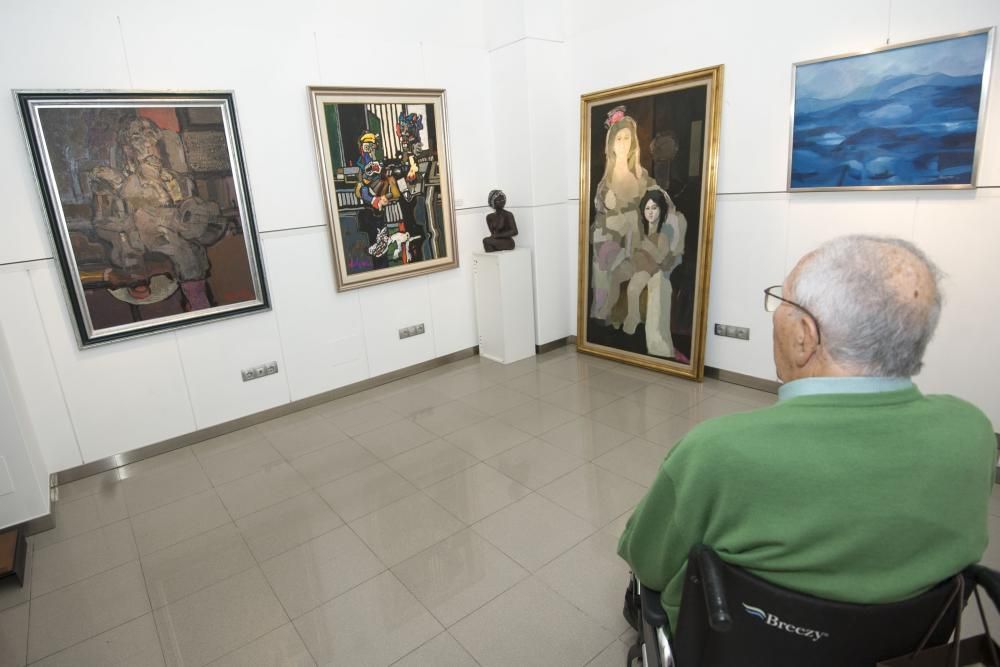 Más de 70 artistas de Galicia comparten su pintura y escultura en la galería Xerión, que recuerda a Alfonso Abelenda con una muestra individual.