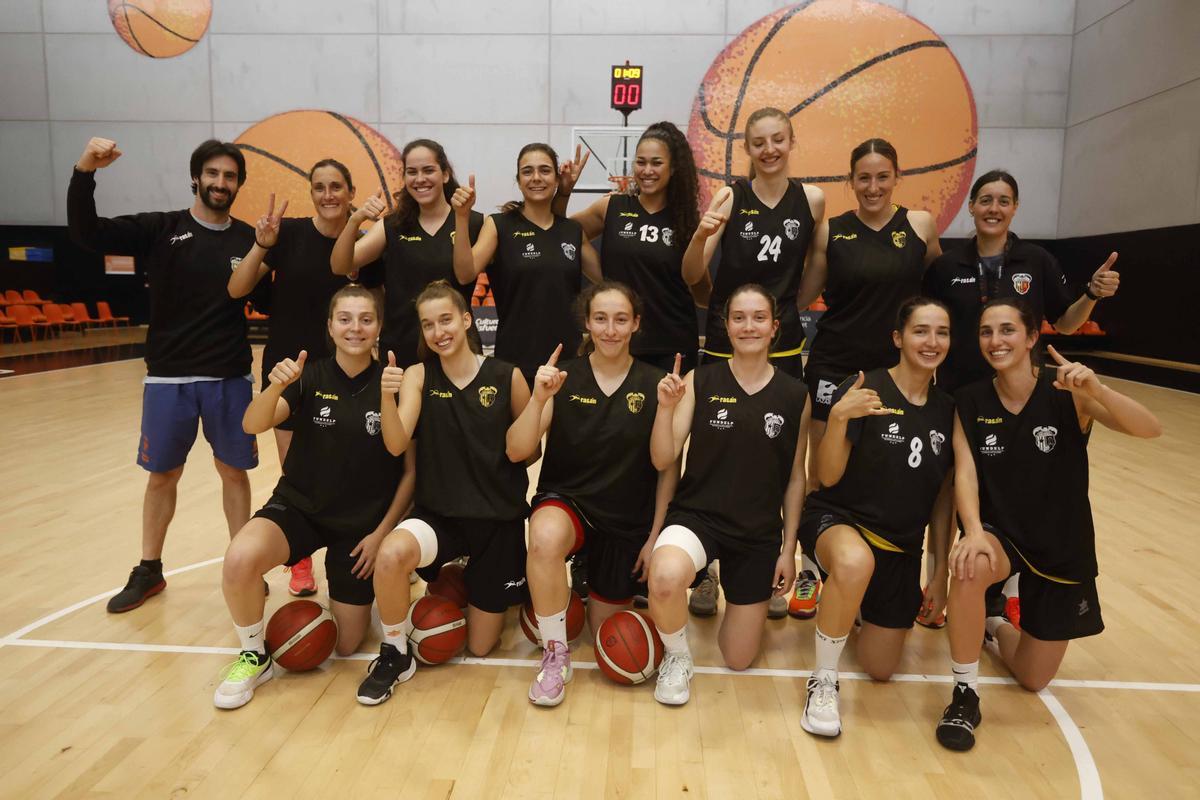 Las nueve en Vigo, Clara Che, Laia Lamana, Isa Martín, Virginia Sáez, Alicia Flórez, Itziar Germán, Noa Morro, Emily Kalenik y María García. Con el equipo se entrenan juveniles como Aitana Blasco o Carmen Segura