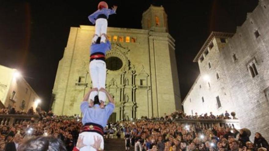 Els Marrecs de Salt coronen la Catedral de Girona amb el  pilar de quatre