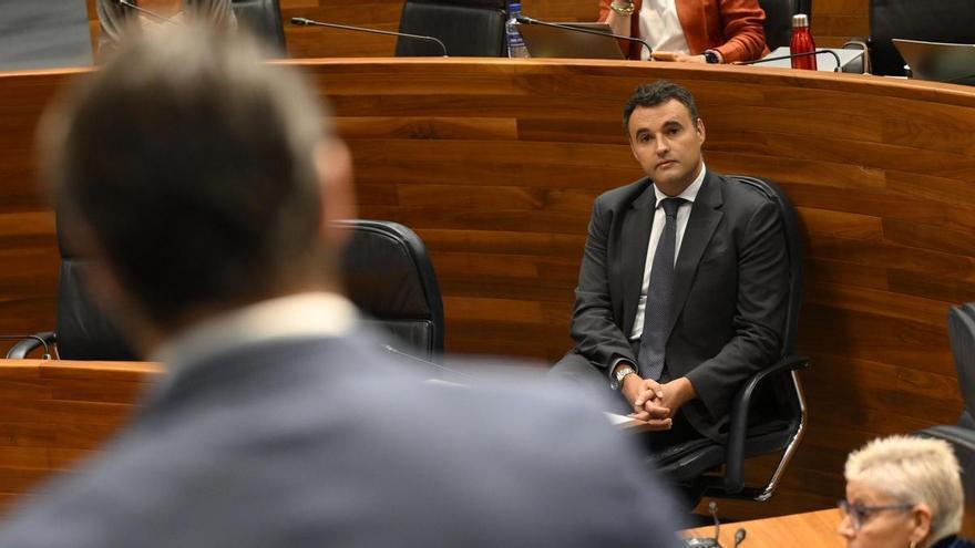 Peláez defiende la vía fiscal asturiana frente a un PP que acusa al Gobierno de castigar a las clases medias