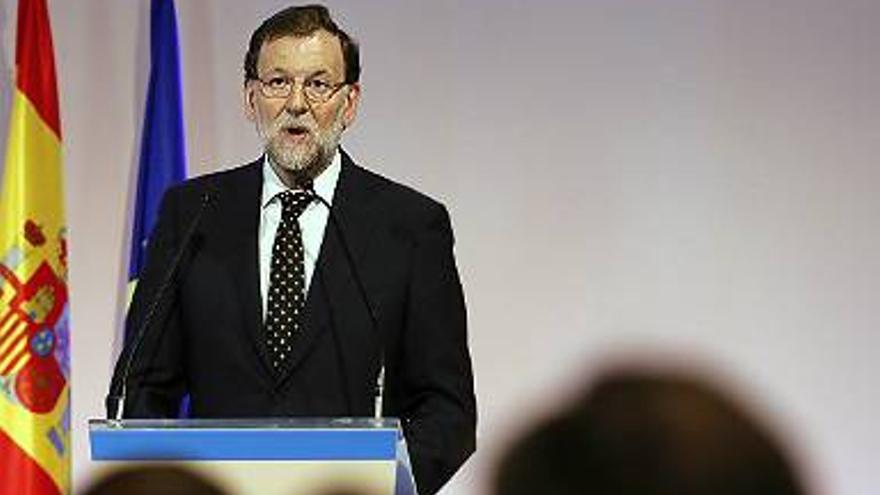 Rajoy adelanta seis meses la rebaja fiscal en clave electoral