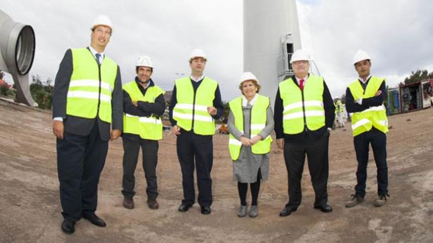 Francisca Luengo (centro), junto a Mario Romero y Pablo Casado, ayer. | lp / dlp