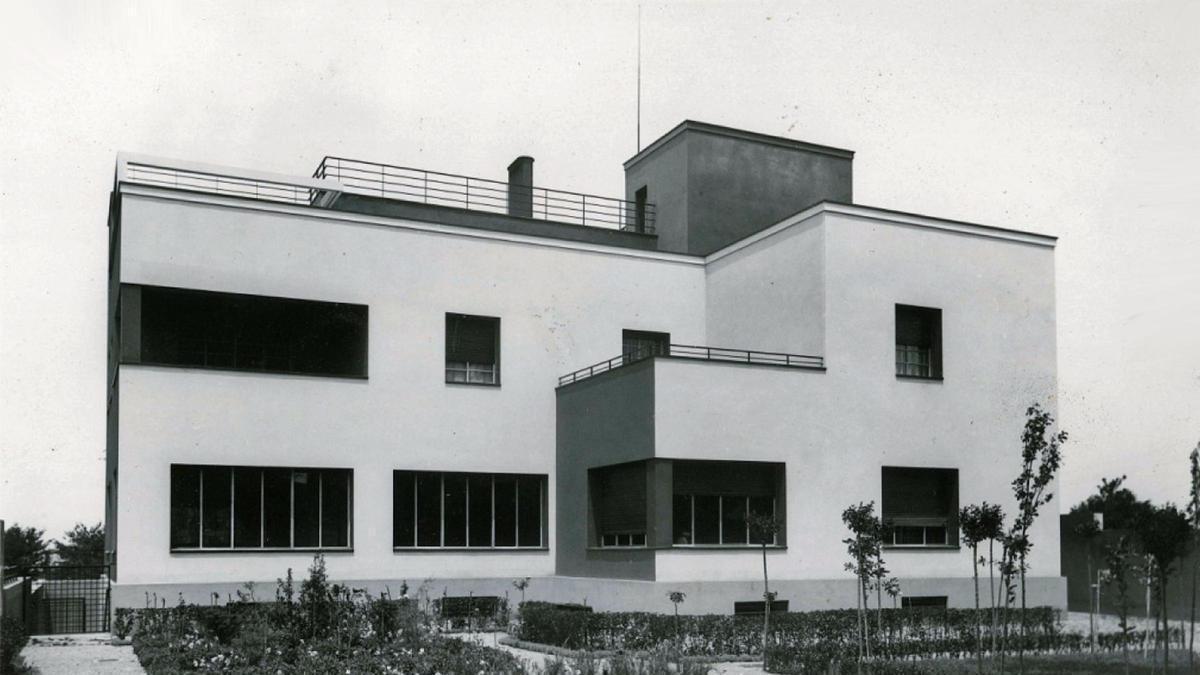 Así lucía el edificio de la clínica del Pilar en 1931 cuando se construyó.