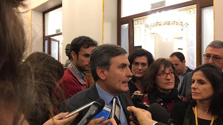 El PSOE pide la comparecencia de Maza por su oposición a acusar a PAS