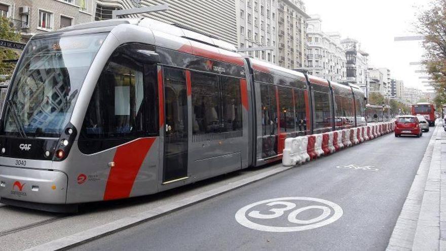 El Tranvía de Zaragoza inicia obras de mantenimiento en el cruce de Plaza Paraíso