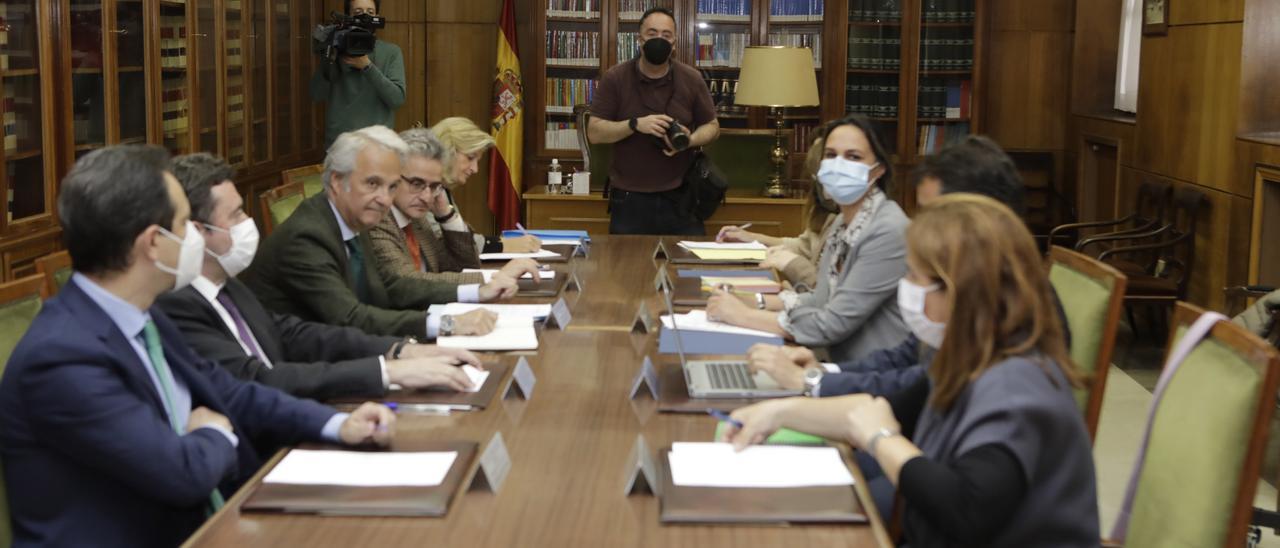 Reunión, este martes, entre el Principado y el TSJA.