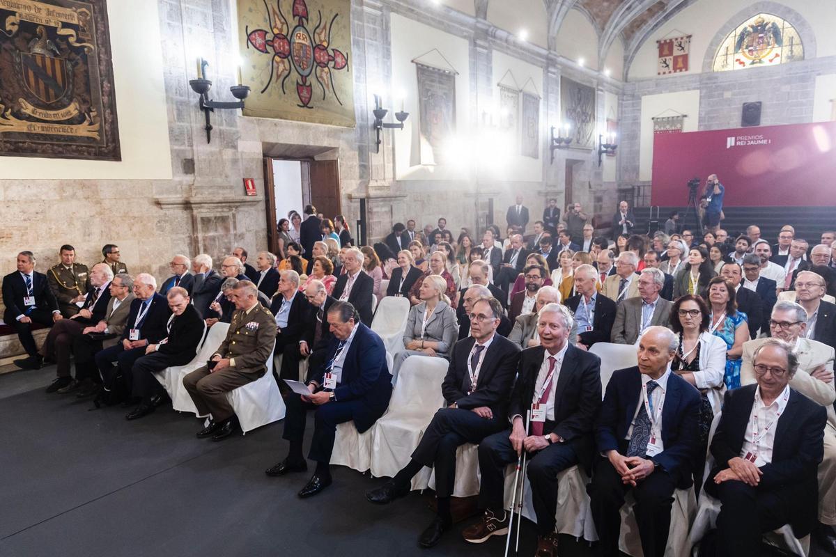 El Salón del Trono de CGTAD con los premios Nobel del jurado de los Jaume I en primera fila.