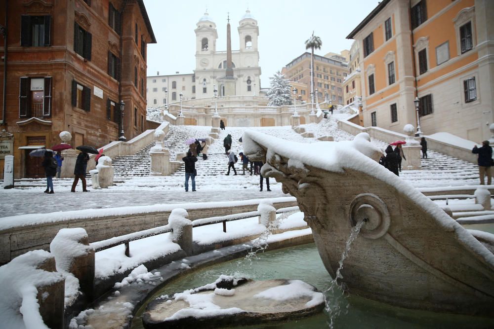 Roma celebra la llegada de la nieve