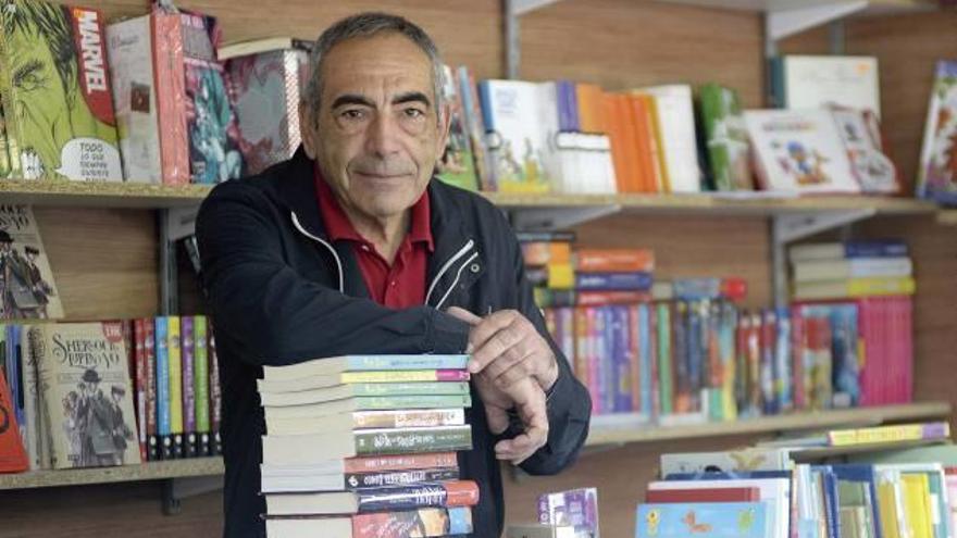 El autor afincado en Elche Juan Clemente Gómez presenta ahora su vigésimo libro.