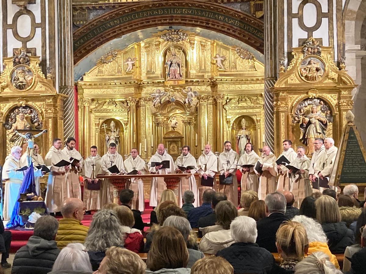 Los dos coros en el altar mayor.jpeg Los dos coros en el altar mayor.jpeg