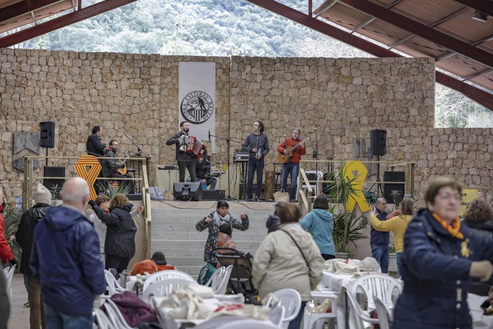 Trobada en Lluc de la Obra Cultural Balear con recuerdo de los presos catalanes