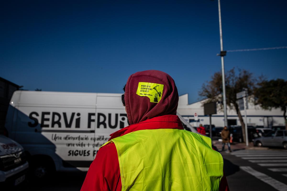 Los mayoristas de frutas y verduras protestan en Mercabarna