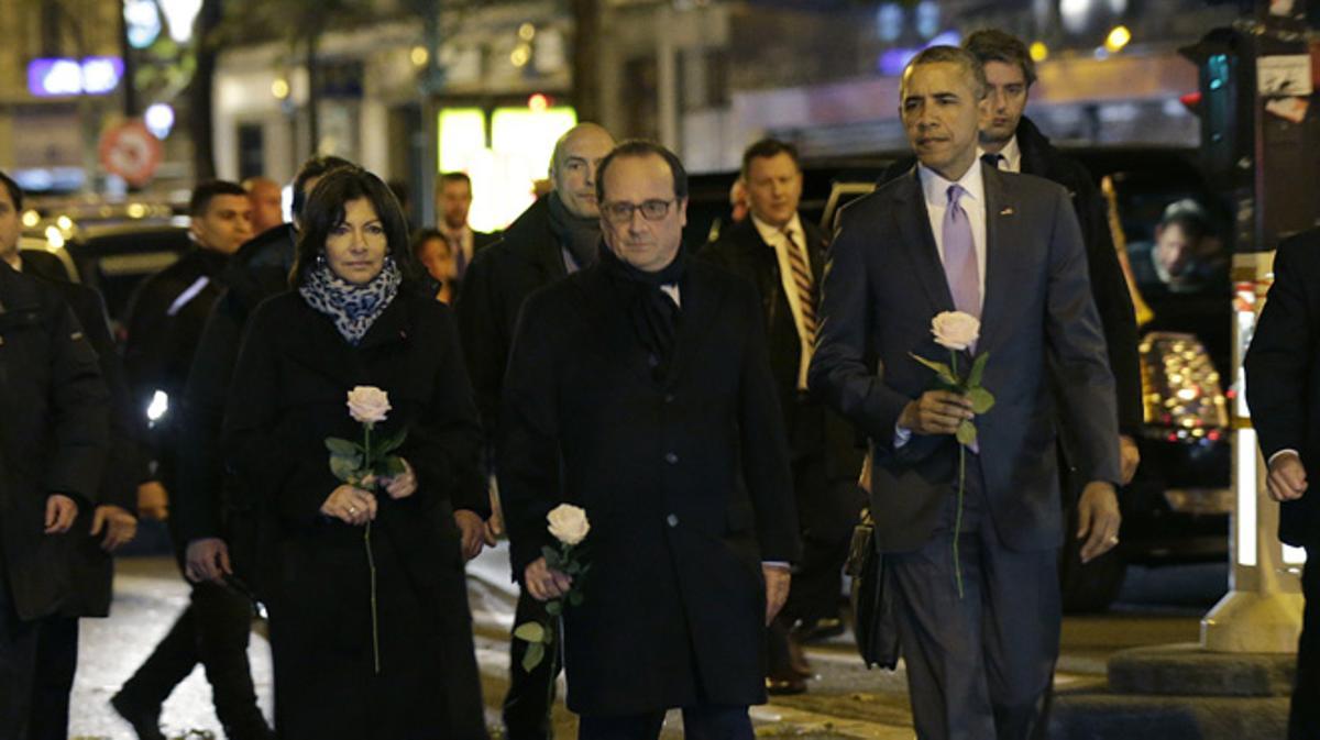 El president dels EUA, Barack Obama, ha anat al Bataclan a deixar unes flors en honor a les víctimes dels atemptats del 13 de novembre.