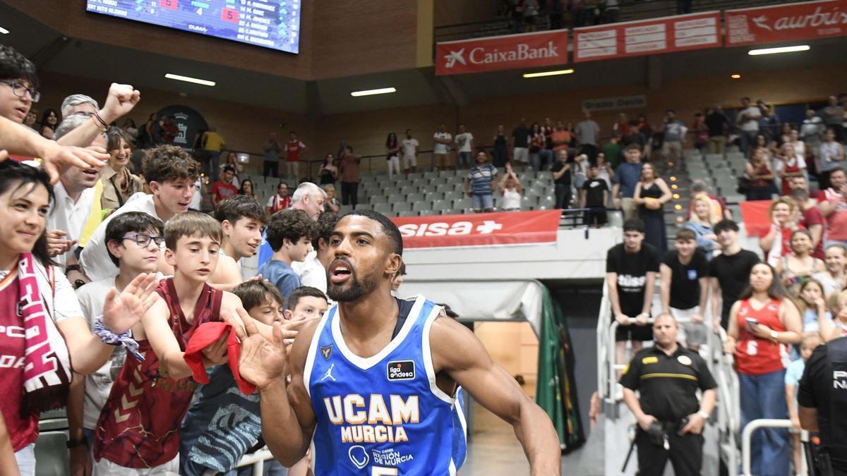 David DeJulius celebrando la victoria ante el Hiopos Lleida