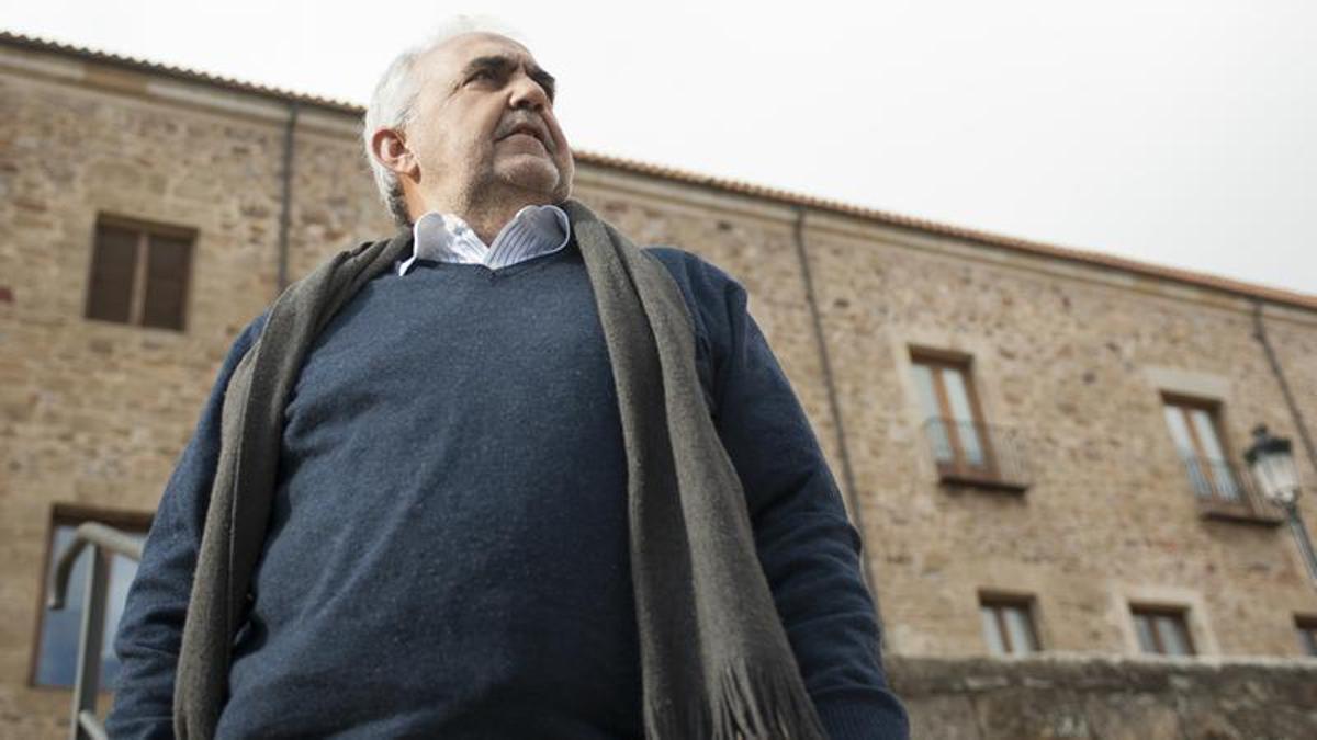 El escritor natural de San Román del Valle, Ignacio Morán, en una imagen tomada en Benavente.