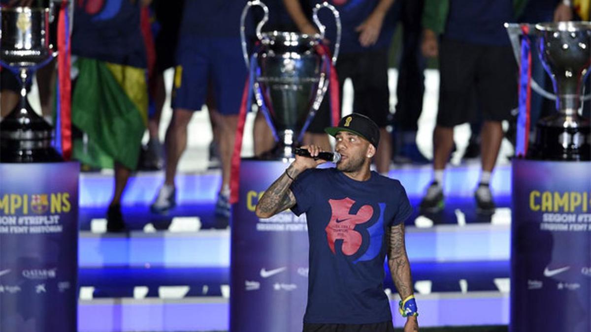 Dani Alves debe dar una respuesta al Barça