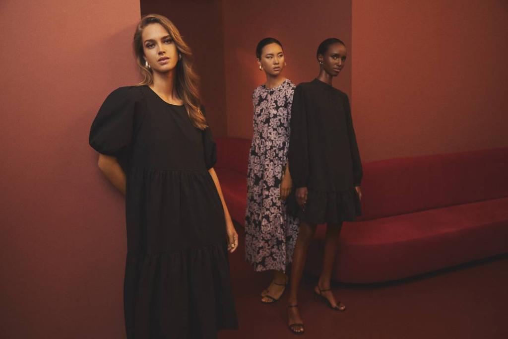 Vestidos de la colección Into the Light Woman O/W 2020 de Lefties