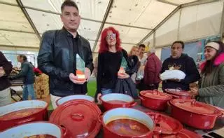 Fabada sin fronteras en Langreo: un chef argentino y una vecina de Lada originaria de Portugal ganan el concurso gastronómico de La Felguera