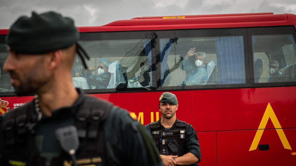 Las mejores imágenes del desembarco del MV Hondius en el Puerto de Granadilla